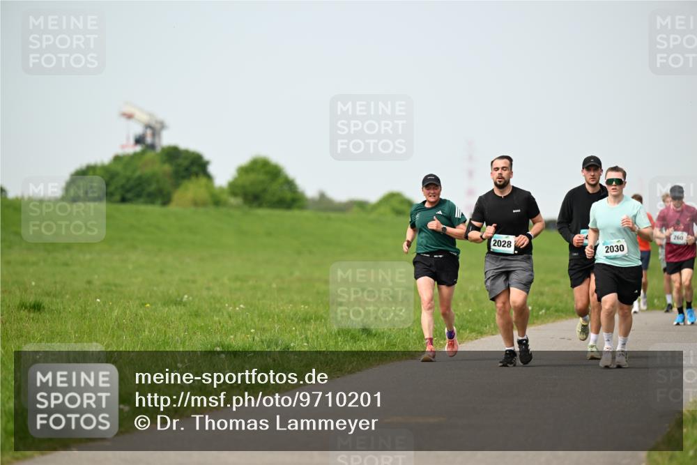 10.05.2026 - 8. Wedeler Halbmarathon Dr. Thomas Lammeyer http://msf.ph/oto/9710201 10.05.2026 12:04:33 Laufen 2028, 2030, 260 meine-sportfotos.de