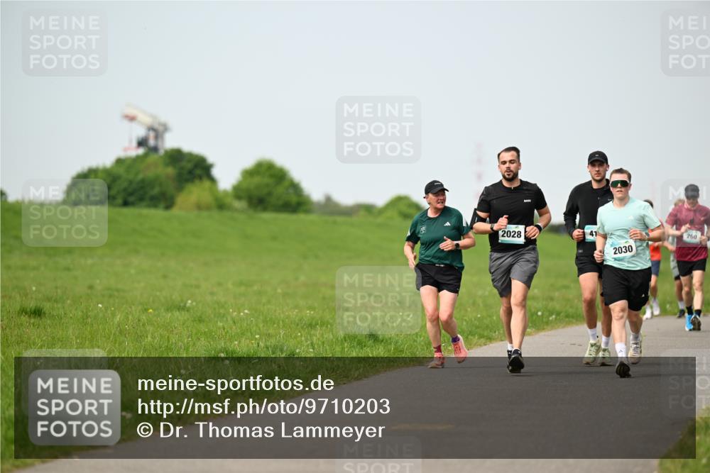 10.05.2026 - 8. Wedeler Halbmarathon Dr. Thomas Lammeyer http://msf.ph/oto/9710203 10.05.2026 12:04:33 Laufen 2028, 2030, 260 meine-sportfotos.de