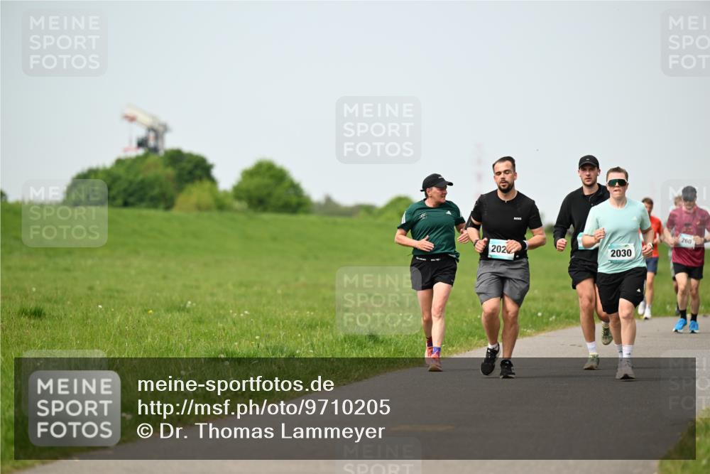 10.05.2026 - 8. Wedeler Halbmarathon Dr. Thomas Lammeyer http://msf.ph/oto/9710205 10.05.2026 12:04:34 Laufen 202, 2030, 260 meine-sportfotos.de
