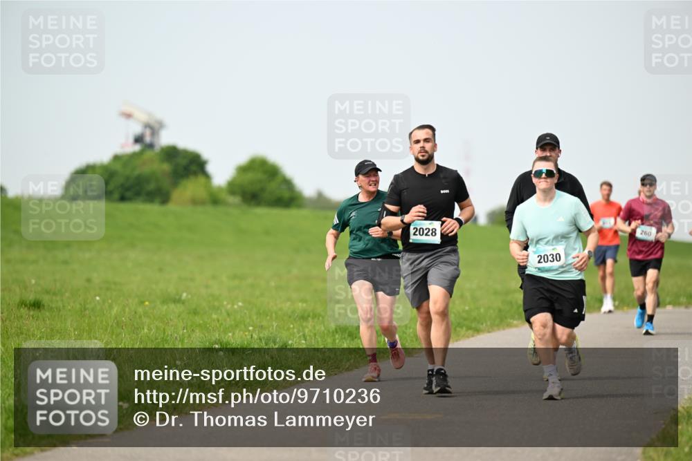10.05.2026 - 8. Wedeler Halbmarathon Dr. Thomas Lammeyer http://msf.ph/oto/9710236 10.05.2026 12:04:36 Laufen 2028, 2030, 260 meine-sportfotos.de