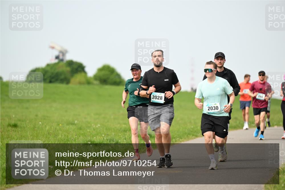 10.05.2026 - 8. Wedeler Halbmarathon Dr. Thomas Lammeyer http://msf.ph/oto/9710254 10.05.2026 12:04:36 Laufen 2028, 2030, 260 meine-sportfotos.de