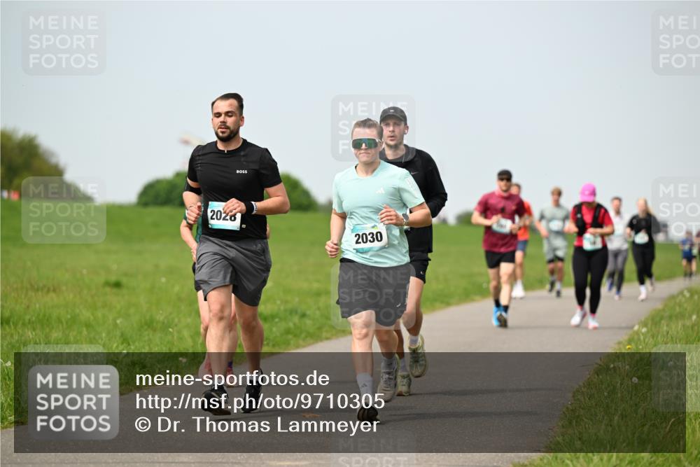 10.05.2026 - 8. Wedeler Halbmarathon Dr. Thomas Lammeyer http://msf.ph/oto/9710305 10.05.2026 12:04:39 Laufen 2028, 2030 meine-sportfotos.de