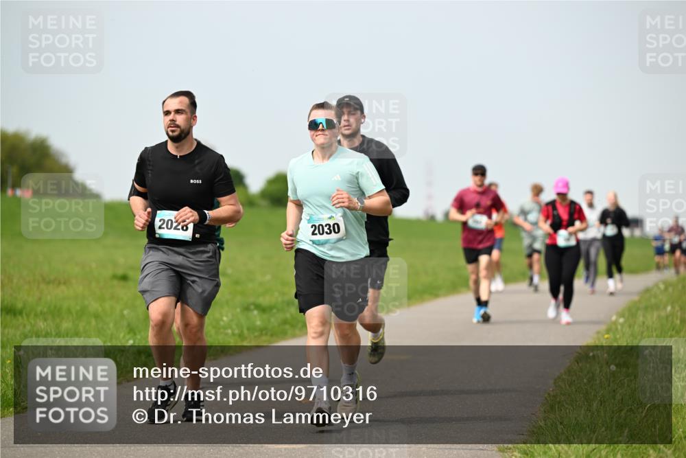 10.05.2026 - 8. Wedeler Halbmarathon Dr. Thomas Lammeyer http://msf.ph/oto/9710316 10.05.2026 12:04:40 Laufen 2028, 2030 meine-sportfotos.de
