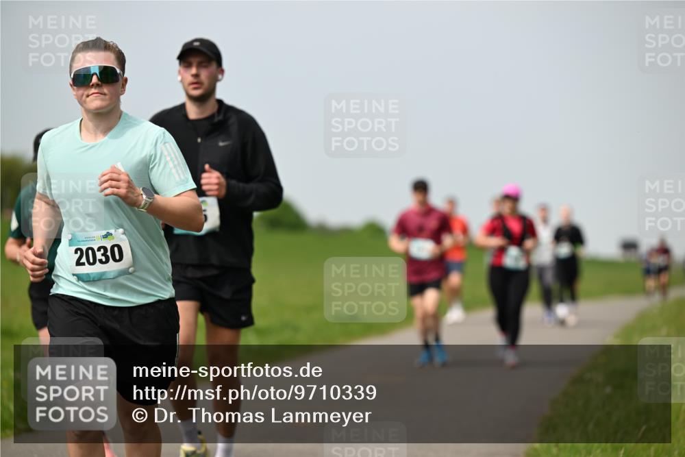 10.05.2026 - 8. Wedeler Halbmarathon Dr. Thomas Lammeyer http://msf.ph/oto/9710339 10.05.2026 12:04:42 Laufen 2030 meine-sportfotos.de