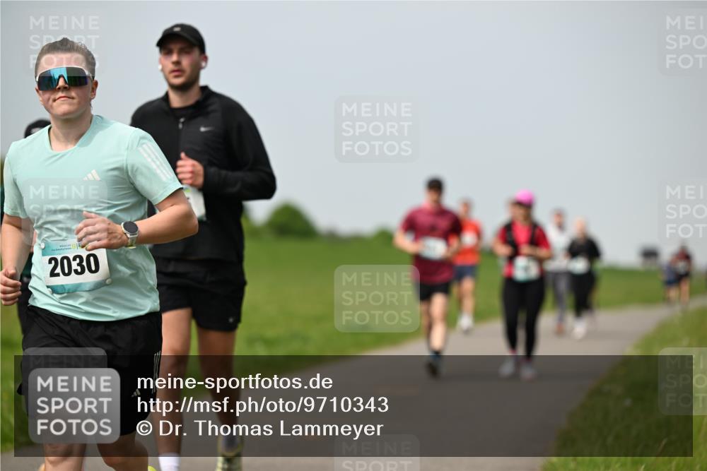 10.05.2026 - 8. Wedeler Halbmarathon Dr. Thomas Lammeyer http://msf.ph/oto/9710343 10.05.2026 12:04:42 Laufen 2030 meine-sportfotos.de