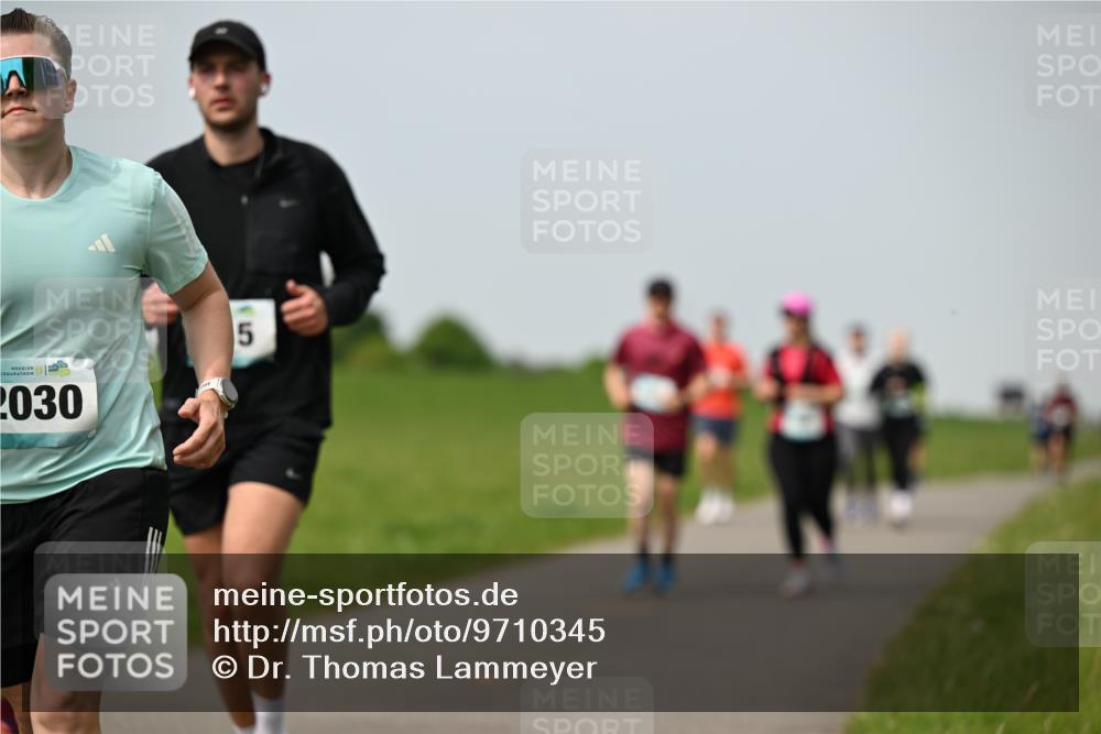10.05.2026 - 8. Wedeler Halbmarathon Dr. Thomas Lammeyer http://msf.ph/oto/9710345 10.05.2026 12:04:42 Laufen 2030 meine-sportfotos.de