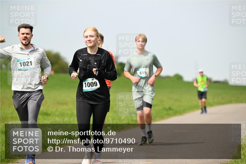 10.05.2026 - 8. Wedeler Halbmarathon Dr. Thomas Lammeyer http://msf.ph/oto/9710490 10.05.2026 12:04:52 Laufen 1021, 1009, 615 meine-sportfotos.de