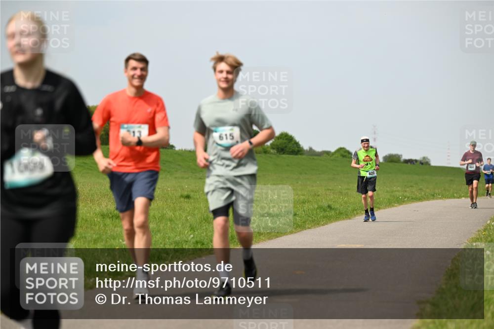 10.05.2026 - 8. Wedeler Halbmarathon Dr. Thomas Lammeyer http://msf.ph/oto/9710511 10.05.2026 12:04:53 Laufen 1809, 615, 822 meine-sportfotos.de