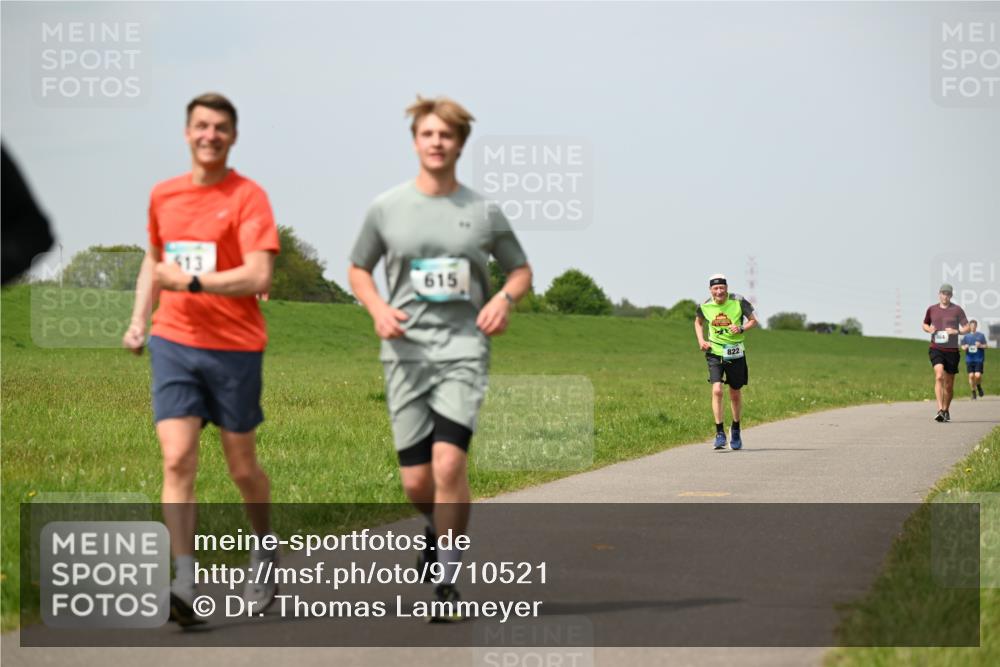10.05.2026 - 8. Wedeler Halbmarathon Dr. Thomas Lammeyer http://msf.ph/oto/9710521 10.05.2026 12:04:54 Laufen 615, 822 meine-sportfotos.de