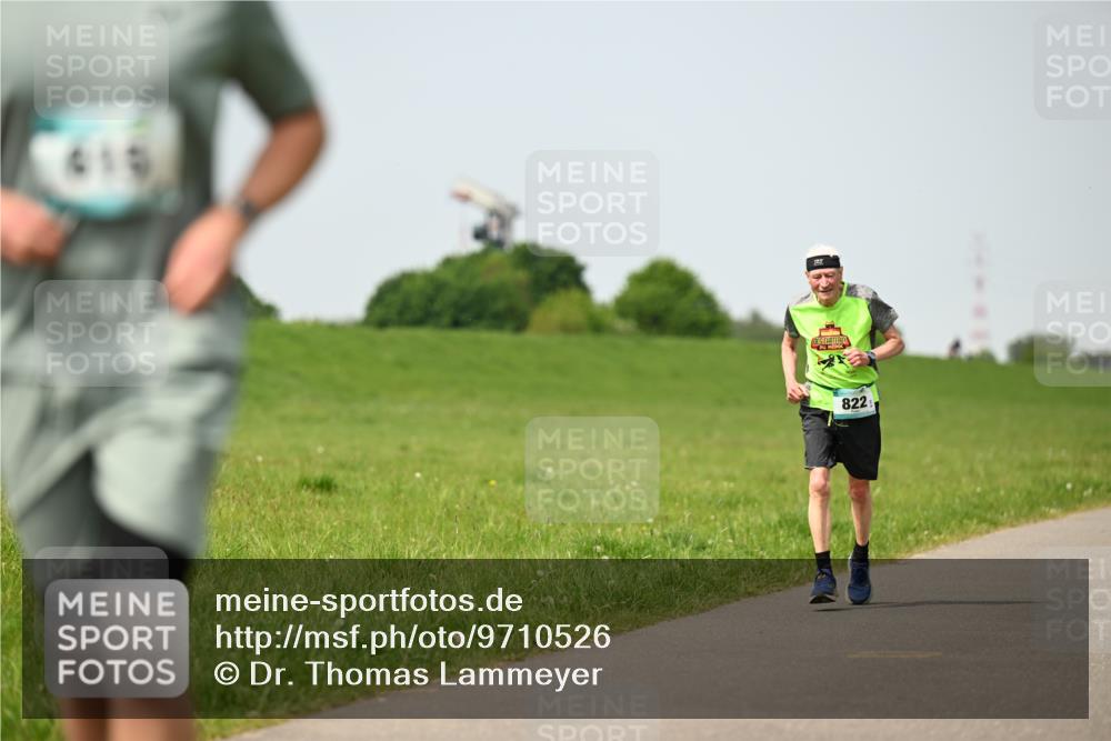 10.05.2026 - 8. Wedeler Halbmarathon Dr. Thomas Lammeyer http://msf.ph/oto/9710526 10.05.2026 12:04:55 Laufen 822 meine-sportfotos.de