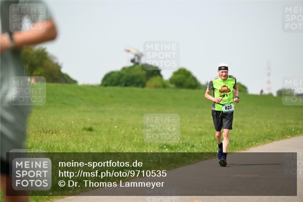 10.05.2026 - 8. Wedeler Halbmarathon Dr. Thomas Lammeyer http://msf.ph/oto/9710535 10.05.2026 12:04:56 Laufen 822 meine-sportfotos.de