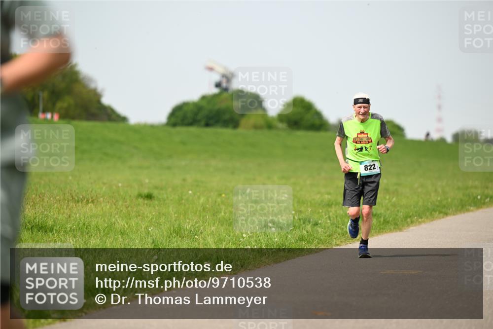 10.05.2026 - 8. Wedeler Halbmarathon Dr. Thomas Lammeyer http://msf.ph/oto/9710538 10.05.2026 12:04:56 Laufen 822 meine-sportfotos.de