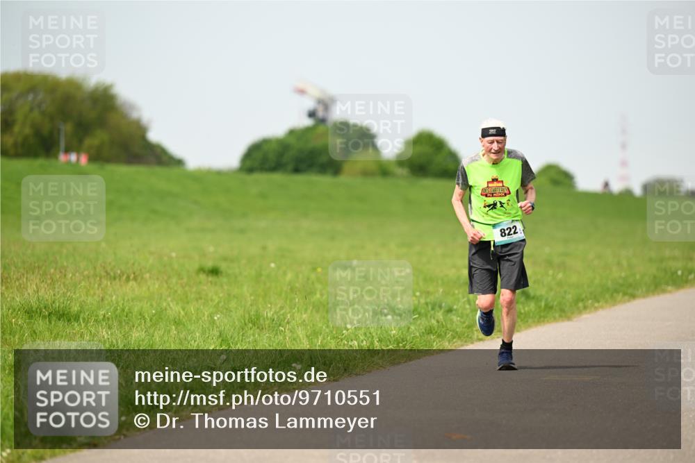 10.05.2026 - 8. Wedeler Halbmarathon Dr. Thomas Lammeyer http://msf.ph/oto/9710551 10.05.2026 12:04:56 Laufen 822 meine-sportfotos.de