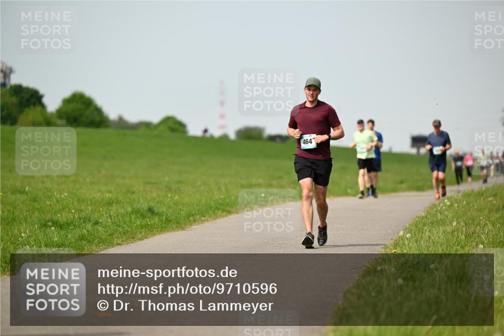 10.05.2026 - 8. Wedeler Halbmarathon Dr. Thomas Lammeyer http://msf.ph/oto/9710596 10.05.2026 12:05:00 Laufen 464 meine-sportfotos.de