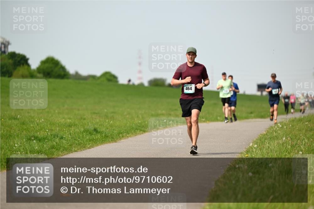 10.05.2026 - 8. Wedeler Halbmarathon Dr. Thomas Lammeyer http://msf.ph/oto/9710602 10.05.2026 12:05:00 Laufen 464 meine-sportfotos.de
