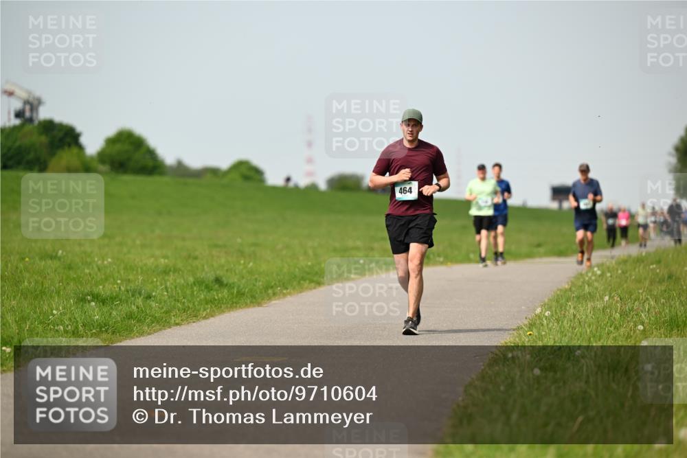 10.05.2026 - 8. Wedeler Halbmarathon Dr. Thomas Lammeyer http://msf.ph/oto/9710604 10.05.2026 12:05:00 Laufen 464 meine-sportfotos.de