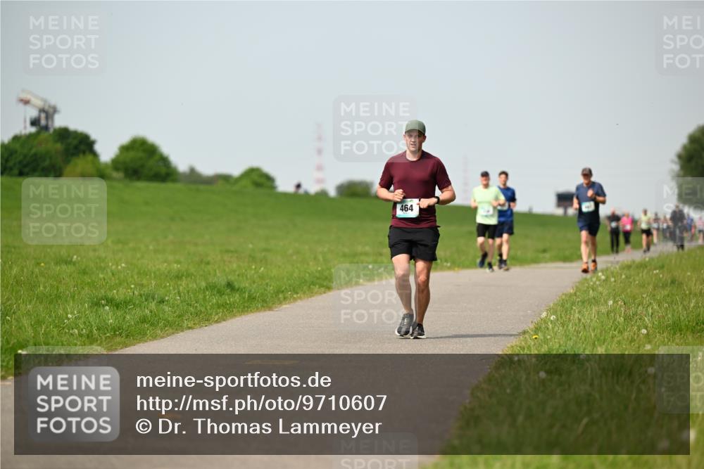 10.05.2026 - 8. Wedeler Halbmarathon Dr. Thomas Lammeyer http://msf.ph/oto/9710607 10.05.2026 12:05:00 Laufen 464 meine-sportfotos.de