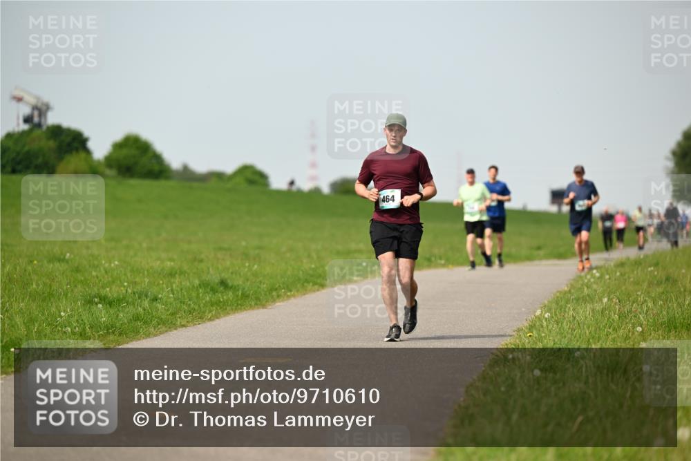 10.05.2026 - 8. Wedeler Halbmarathon Dr. Thomas Lammeyer http://msf.ph/oto/9710610 10.05.2026 12:05:00 Laufen 464 meine-sportfotos.de