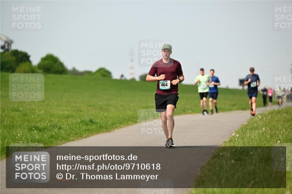 10.05.2026 - 8. Wedeler Halbmarathon Dr. Thomas Lammeyer http://msf.ph/oto/9710618 10.05.2026 12:05:00 Laufen 464 meine-sportfotos.de