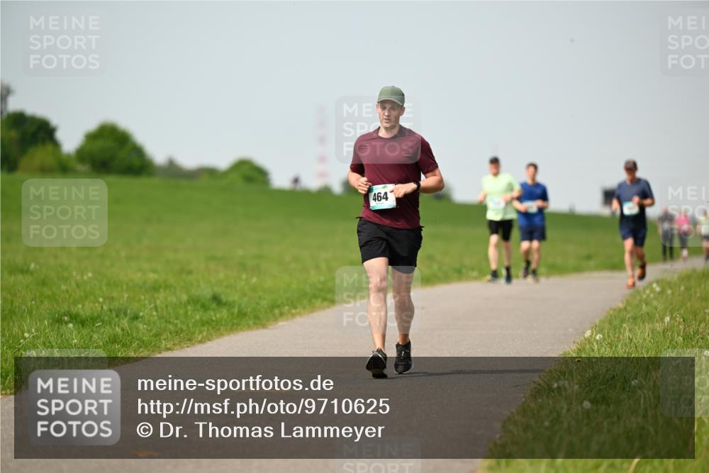 10.05.2026 - 8. Wedeler Halbmarathon Dr. Thomas Lammeyer http://msf.ph/oto/9710625 10.05.2026 12:05:01 Laufen 464 meine-sportfotos.de
