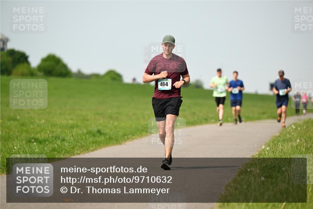 10.05.2026 - 8. Wedeler Halbmarathon Dr. Thomas Lammeyer http://msf.ph/oto/9710632 10.05.2026 12:05:01 Laufen 464 meine-sportfotos.de