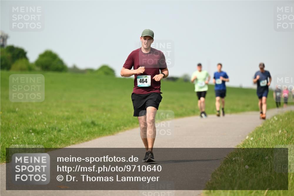 10.05.2026 - 8. Wedeler Halbmarathon Dr. Thomas Lammeyer http://msf.ph/oto/9710640 10.05.2026 12:05:02 Laufen 464 meine-sportfotos.de