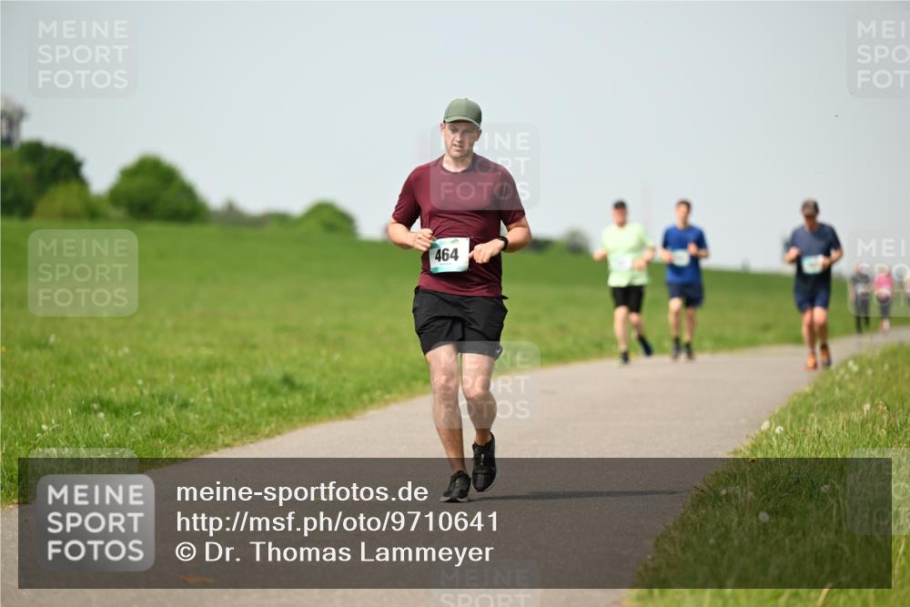 10.05.2026 - 8. Wedeler Halbmarathon Dr. Thomas Lammeyer http://msf.ph/oto/9710641 10.05.2026 12:05:02 Laufen 464 meine-sportfotos.de