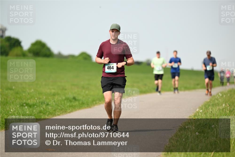 10.05.2026 - 8. Wedeler Halbmarathon Dr. Thomas Lammeyer http://msf.ph/oto/9710644 10.05.2026 12:05:02 Laufen 464 meine-sportfotos.de