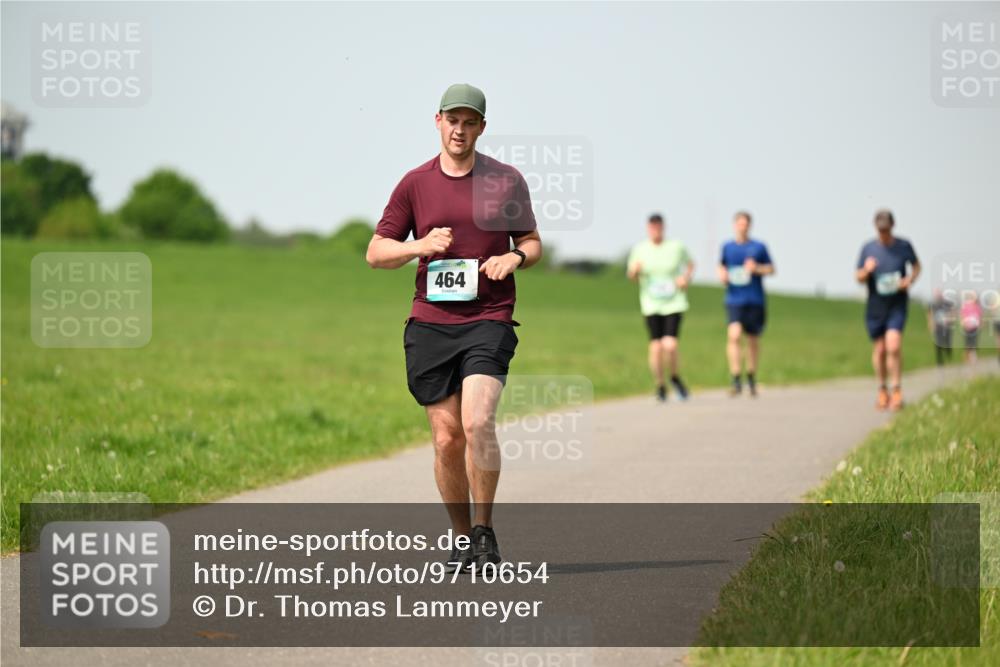 10.05.2026 - 8. Wedeler Halbmarathon Dr. Thomas Lammeyer http://msf.ph/oto/9710654 10.05.2026 12:05:03 Laufen 464 meine-sportfotos.de