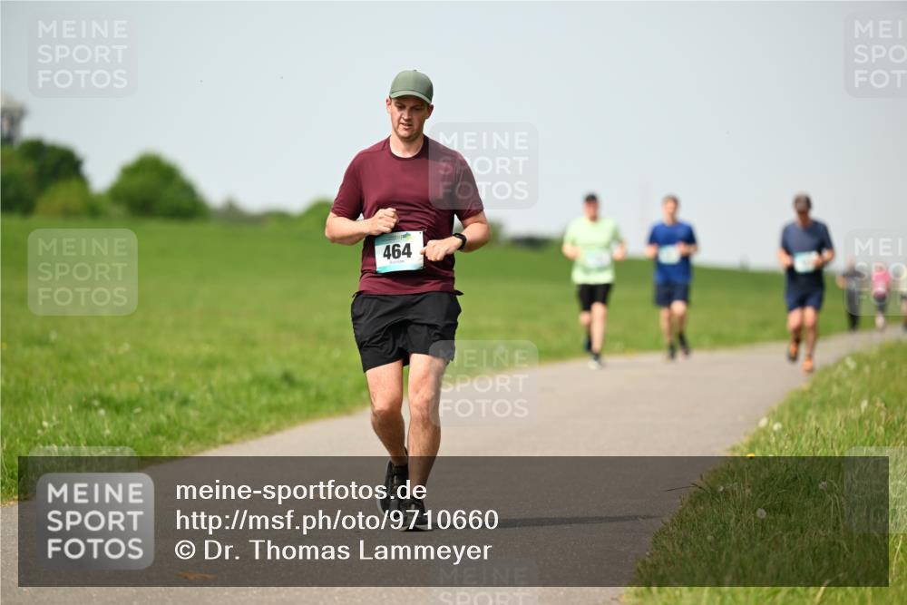 10.05.2026 - 8. Wedeler Halbmarathon Dr. Thomas Lammeyer http://msf.ph/oto/9710660 10.05.2026 12:05:03 Laufen 464 meine-sportfotos.de