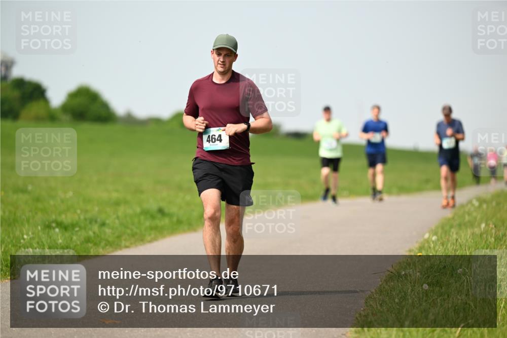 10.05.2026 - 8. Wedeler Halbmarathon Dr. Thomas Lammeyer http://msf.ph/oto/9710671 10.05.2026 12:05:03 Laufen 464 meine-sportfotos.de