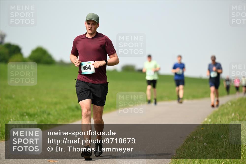 10.05.2026 - 8. Wedeler Halbmarathon Dr. Thomas Lammeyer http://msf.ph/oto/9710679 10.05.2026 12:05:04 Laufen 464 meine-sportfotos.de