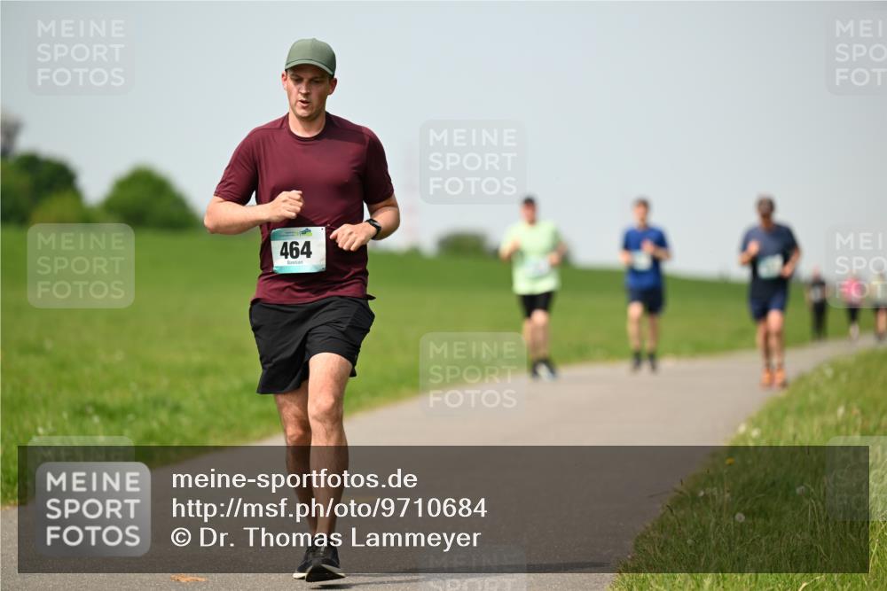 10.05.2026 - 8. Wedeler Halbmarathon Dr. Thomas Lammeyer http://msf.ph/oto/9710684 10.05.2026 12:05:04 Laufen 464 meine-sportfotos.de