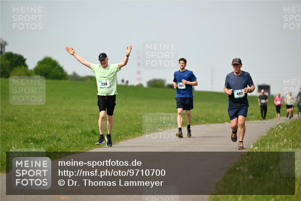 10.05.2026 - 8. Wedeler Halbmarathon Dr. Thomas Lammeyer http://msf.ph/oto/9710700 10.05.2026 12:05:09 Laufen 338, 690, 497 meine-sportfotos.de
