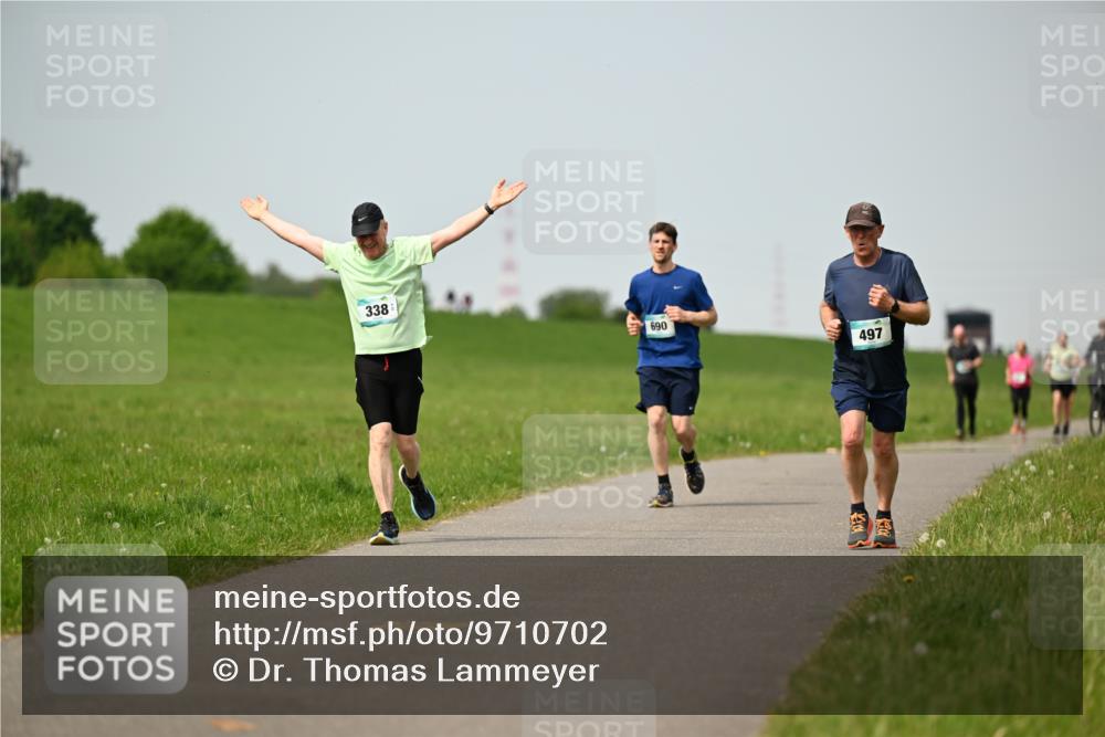 10.05.2026 - 8. Wedeler Halbmarathon Dr. Thomas Lammeyer http://msf.ph/oto/9710702 10.05.2026 12:05:09 Laufen 338, 690, 497 meine-sportfotos.de