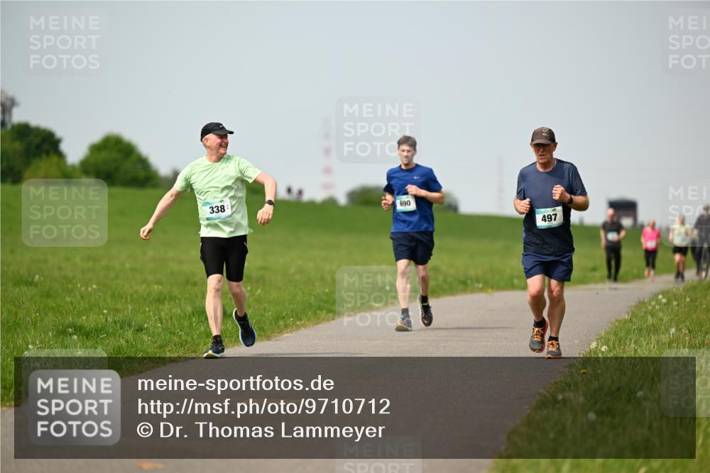 10.05.2026 - 8. Wedeler Halbmarathon Dr. Thomas Lammeyer http://msf.ph/oto/9710712 10.05.2026 12:05:10 Laufen 338, 497 meine-sportfotos.de