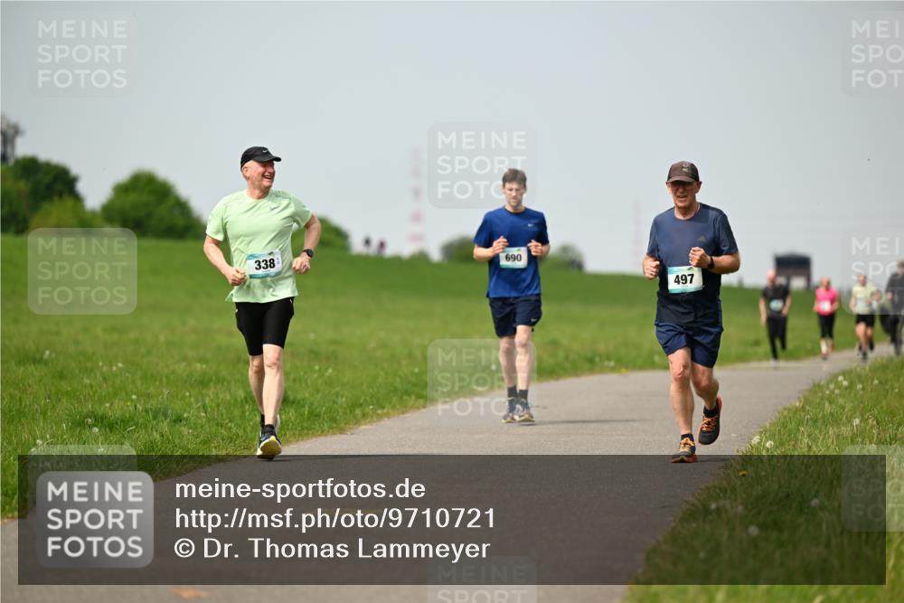 10.05.2026 - 8. Wedeler Halbmarathon Dr. Thomas Lammeyer http://msf.ph/oto/9710721 10.05.2026 12:05:10 Laufen 338, 690, 497 meine-sportfotos.de
