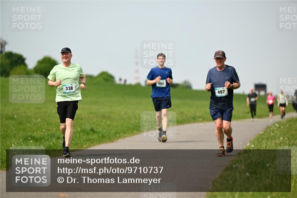 10.05.2026 - 8. Wedeler Halbmarathon Dr. Thomas Lammeyer http://msf.ph/oto/9710737 10.05.2026 12:05:11 Laufen 338, 690, 497 meine-sportfotos.de