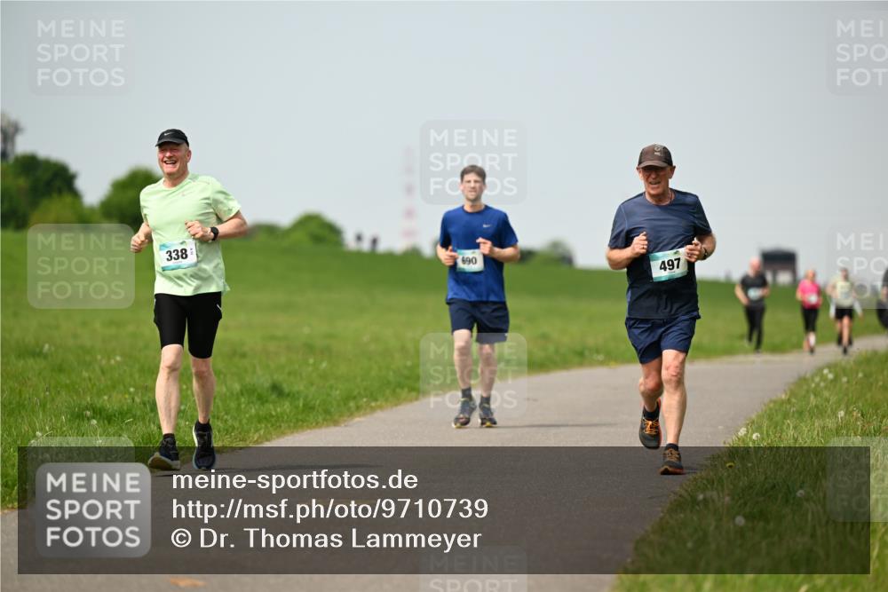 10.05.2026 - 8. Wedeler Halbmarathon Dr. Thomas Lammeyer http://msf.ph/oto/9710739 10.05.2026 12:05:11 Laufen 338, 690, 497 meine-sportfotos.de