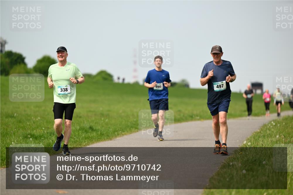 10.05.2026 - 8. Wedeler Halbmarathon Dr. Thomas Lammeyer http://msf.ph/oto/9710742 10.05.2026 12:05:11 Laufen 338, 690, 497 meine-sportfotos.de