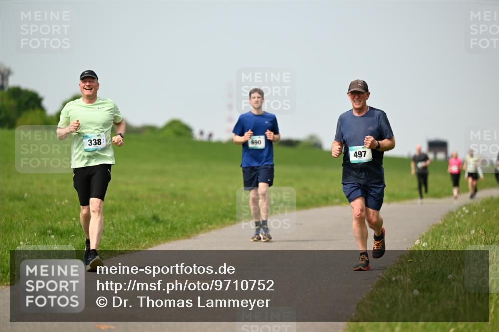 10.05.2026 - 8. Wedeler Halbmarathon Dr. Thomas Lammeyer http://msf.ph/oto/9710752 10.05.2026 12:05:12 Laufen 338, 690, 497 meine-sportfotos.de