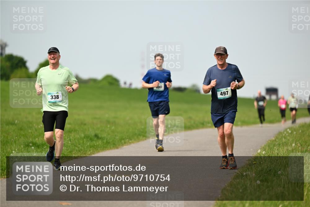 10.05.2026 - 8. Wedeler Halbmarathon Dr. Thomas Lammeyer http://msf.ph/oto/9710754 10.05.2026 12:05:12 Laufen 338, 497 meine-sportfotos.de