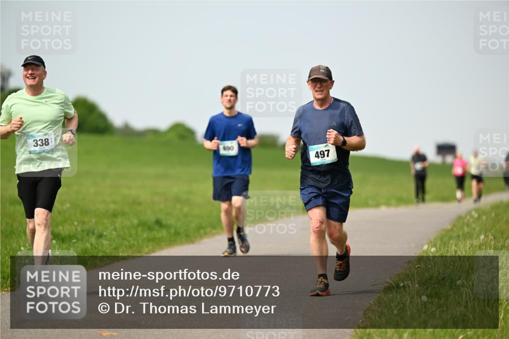 10.05.2026 - 8. Wedeler Halbmarathon Dr. Thomas Lammeyer http://msf.ph/oto/9710773 10.05.2026 12:05:13 Laufen 338, 690, 497 meine-sportfotos.de