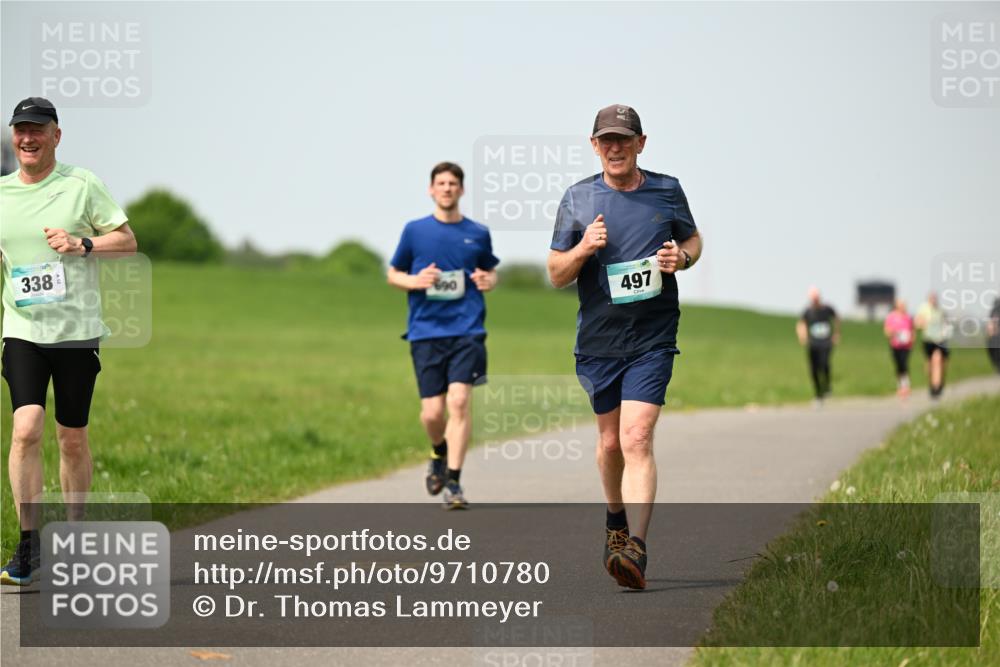 10.05.2026 - 8. Wedeler Halbmarathon Dr. Thomas Lammeyer http://msf.ph/oto/9710780 10.05.2026 12:05:14 Laufen 338, 497 meine-sportfotos.de