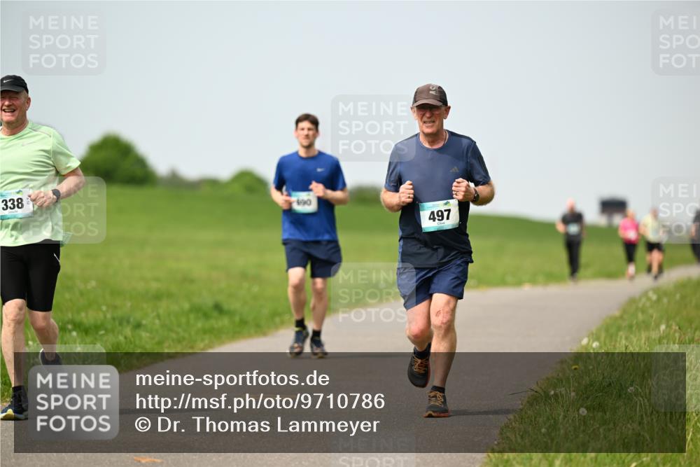 10.05.2026 - 8. Wedeler Halbmarathon Dr. Thomas Lammeyer http://msf.ph/oto/9710786 10.05.2026 12:05:14 Laufen 338, 490, 497 meine-sportfotos.de