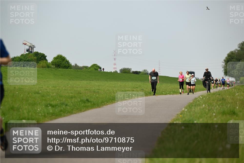 10.05.2026 - 8. Wedeler Halbmarathon Dr. Thomas Lammeyer http://msf.ph/oto/9710875 10.05.2026 12:05:21 Laufen 563 meine-sportfotos.de