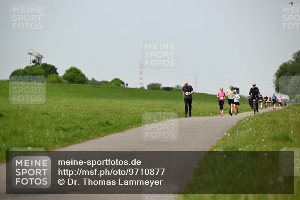 10.05.2026 - 8. Wedeler Halbmarathon Dr. Thomas Lammeyer http://msf.ph/oto/9710877 10.05.2026 12:05:21 Laufen  meine-sportfotos.de