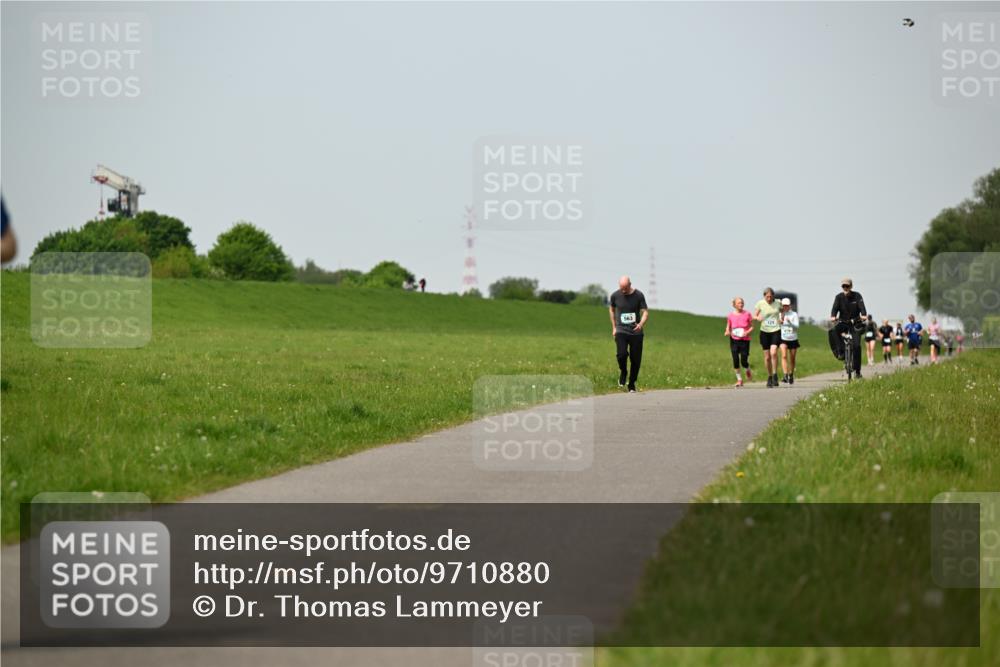 10.05.2026 - 8. Wedeler Halbmarathon Dr. Thomas Lammeyer http://msf.ph/oto/9710880 10.05.2026 12:05:21 Laufen  meine-sportfotos.de