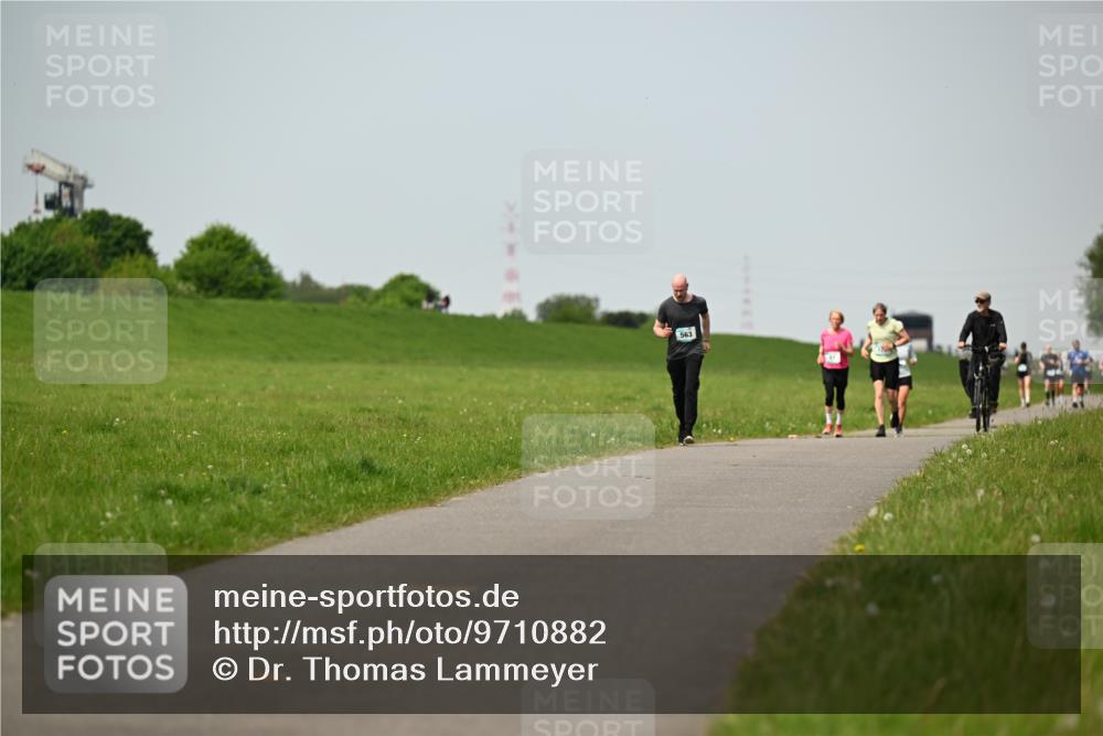 10.05.2026 - 8. Wedeler Halbmarathon Dr. Thomas Lammeyer http://msf.ph/oto/9710882 10.05.2026 12:05:22 Laufen  meine-sportfotos.de