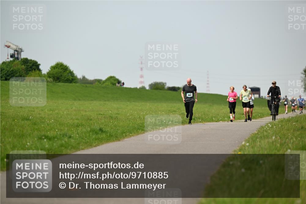 10.05.2026 - 8. Wedeler Halbmarathon Dr. Thomas Lammeyer http://msf.ph/oto/9710885 10.05.2026 12:05:22 Laufen 563 meine-sportfotos.de